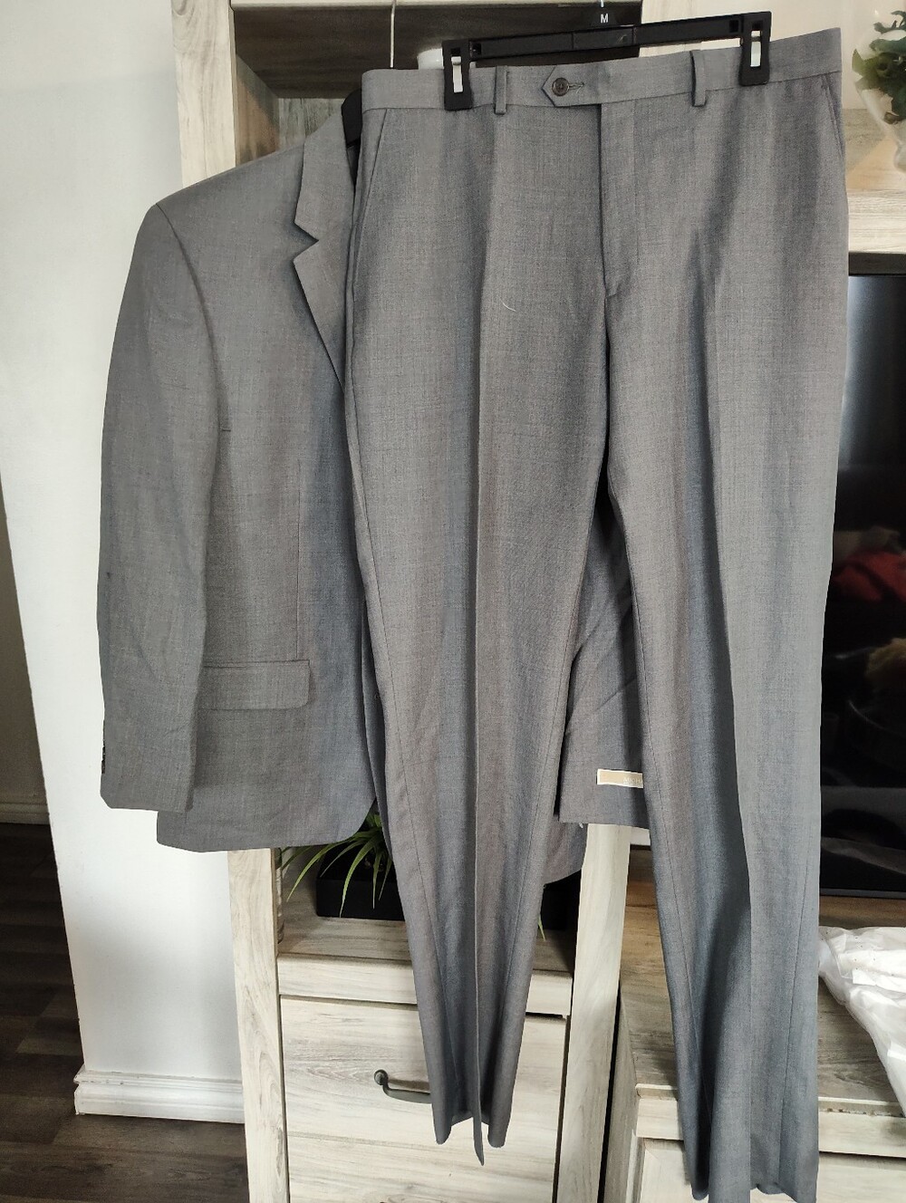 Michael Kors Classic Men's Gray Suit Jacket and Pants Suit